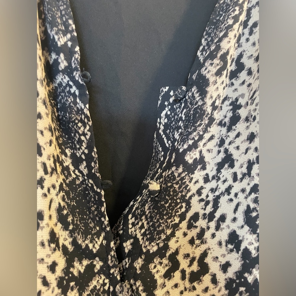 VINCE CAMUTO Black/Beige Snake Print Bishop Sleeve 3/4 Sleeve Blouse Top - Small - Picture 4 of 16